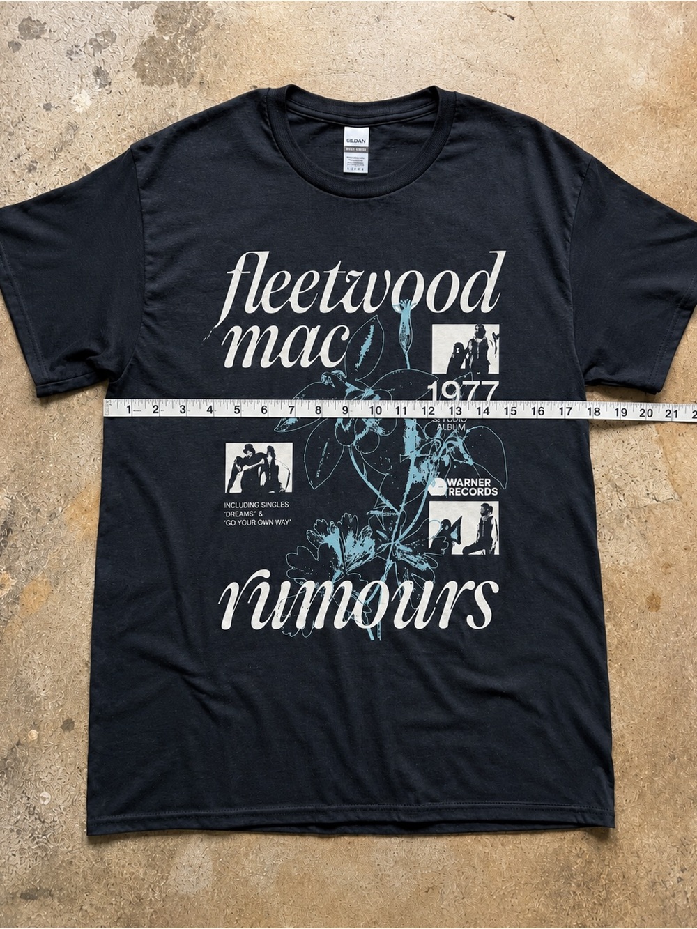Gildan Black Fleetwood Mac "Rumours" 1977 Graphic Tee with Light Blue Print - Picture 4 of 5